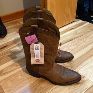 New with Tags! Laredo brown womens cowboy boots